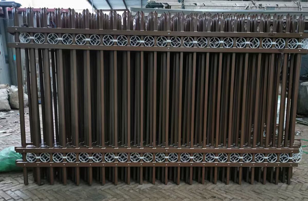 等待裝車.jpg 等待裝車.jpg